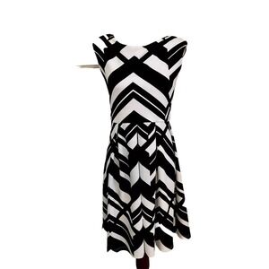 Tiana B Dress Black And White Fit Flare Size 4 sleeveless Cottagecore